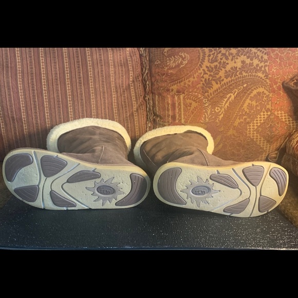 Ugg Boot style S/N 5163 - Picture 4 of 5